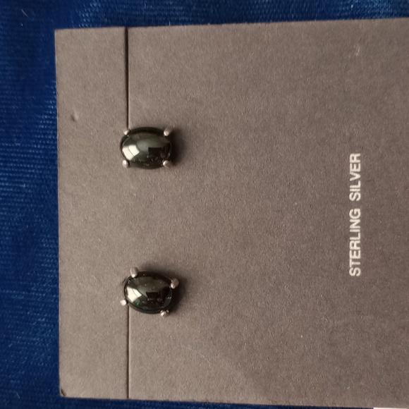 Black Onyx Stone Stud Earrings - Picture 4 of 12